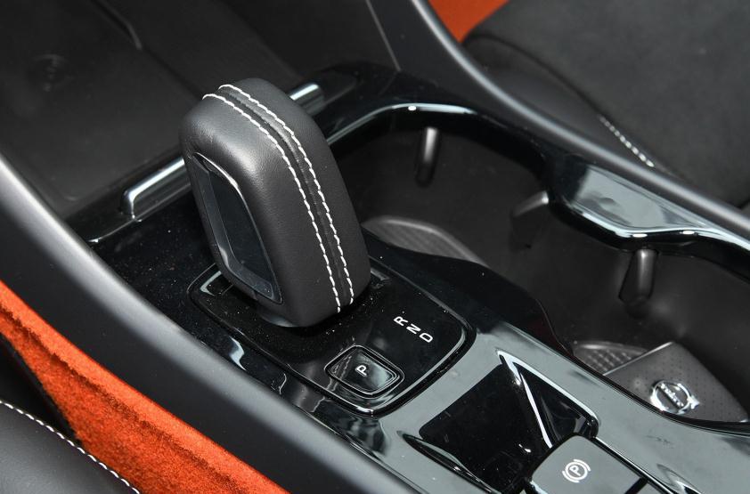 『沃尔沃xc40』沃尔沃XC40提车作业，车主开了210天，直白地谈了用车体验