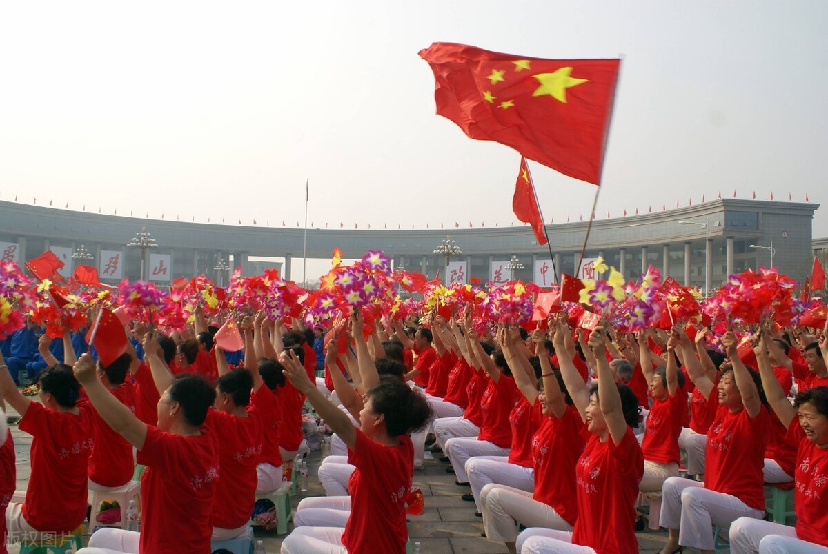 星文说 女孩用苹果手机遭大爷尾随辱骂!该如何看待“无理取闹”式的爱国