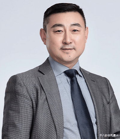 王晶@华谊卖楼救公司，万达裁员20%，把电影卖了6亿的徐峥很聪明