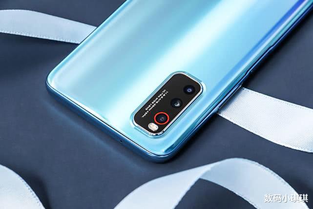 华为：iQOO再添性价比！144Hz+天玑1000P，网友：红米荣耀猝不及防