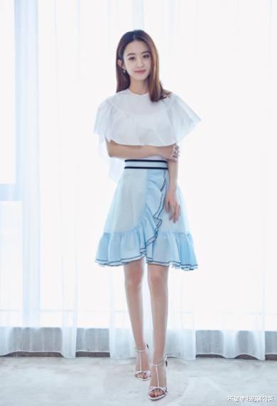 #赵丽颖#赵丽颖穿“银针鞋”亮相,手上没戴婚戒,路人镜头下暴露真实身高