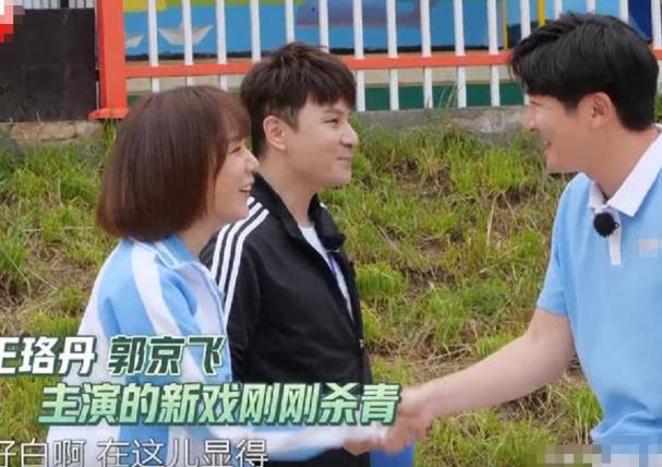 贾乃亮|贾乃亮抱36岁“未婚女星”，举止暧昧毫不避嫌，引发全网吐槽！