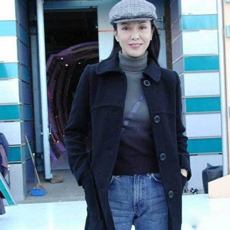 「郑裕玲」爱钱如命的郑裕玲：扇过刘嘉玲，红过张曼玉，却一生未婚无儿无女