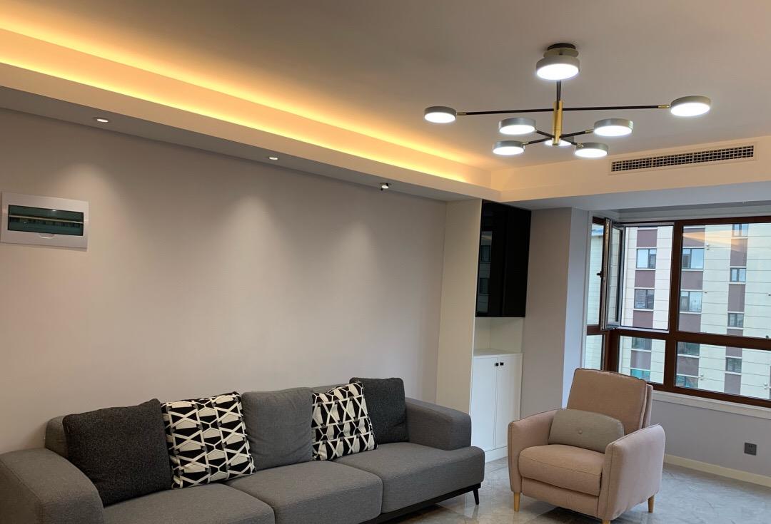 ##她家面积不大，入户鞋柜非常实用，橱柜不到顶很方便使用，晒晒！