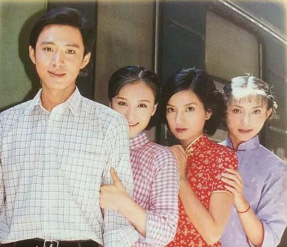 李一桐|戏中是兄妹，戏外却是真夫妻，相濡以沫20年，今一家三口其乐融融
