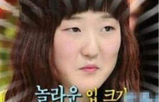 女子拥有世界上最小的嘴巴，连根火腿肠都塞不进去，男友：很怕弄伤