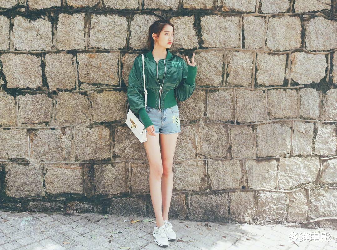 关晓彤■“活尺子”关晓彤,172身高成男星鉴定标尺,易烊千玺、吴磊杨洋