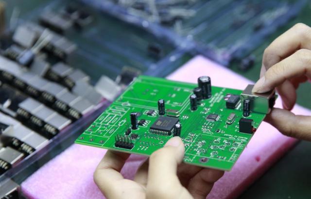 芯片|美芯片行业遭“反噬”，统治地位恐不保，84%韩国企业投向中国