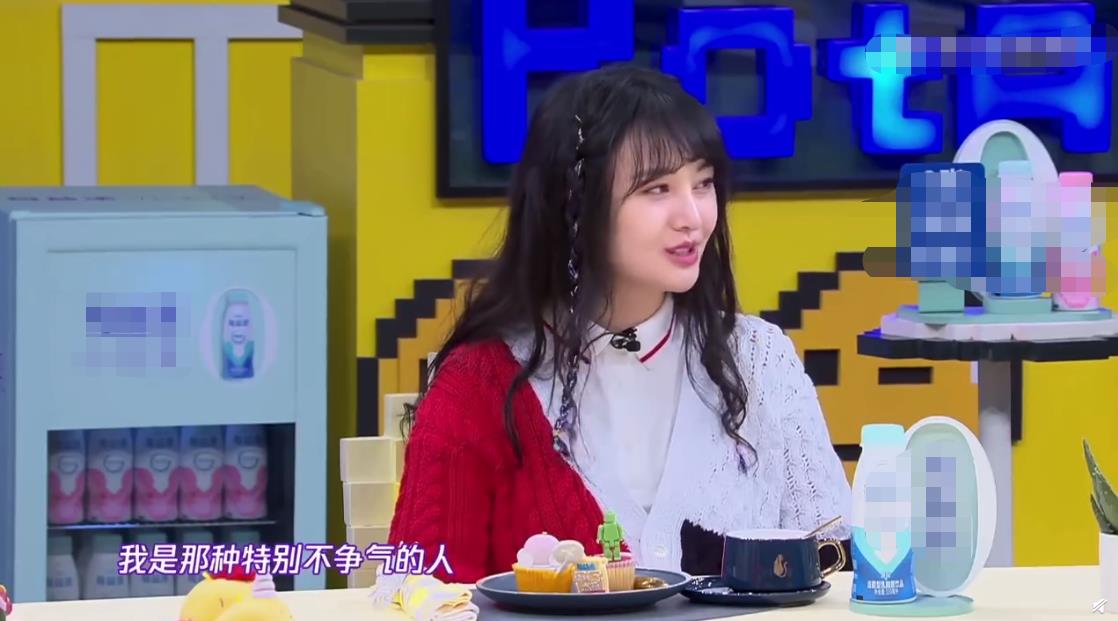 [郑爽]郑爽坦言拍偶像剧让自己变傻，感慨现实很残酷频频吐槽自己不争气