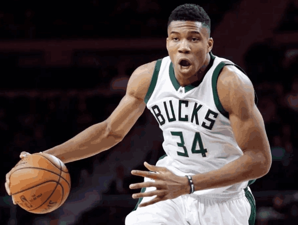 #广州恒大#“逆天长臂”浓眉哥与“超长跟腱”字母哥两位顶尖大前锋谁更强?