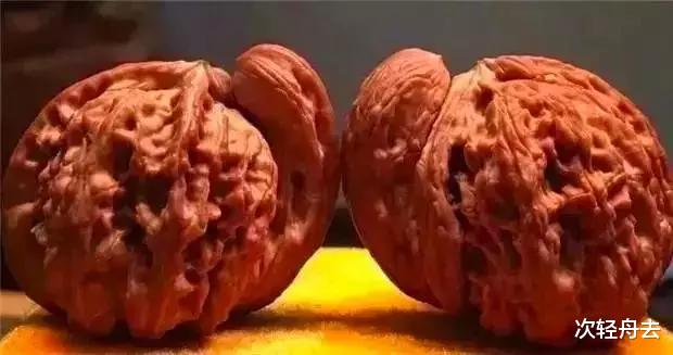 葫芦：\这些文玩丑的出奇，但是价格高的离谱！太有特点了\