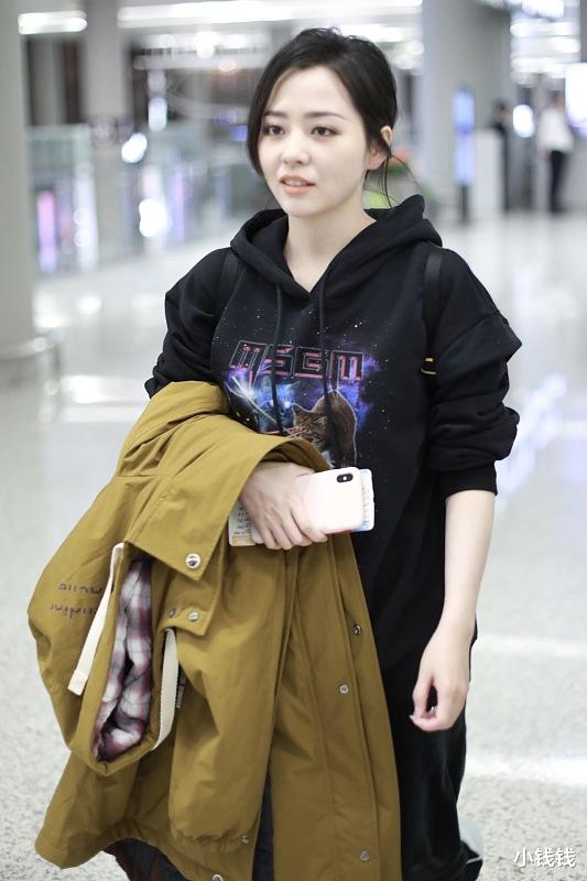 张靓颖|张靓颖出道十五周年舞台成大型翻车现场，歌词全忘，不配当歌手？