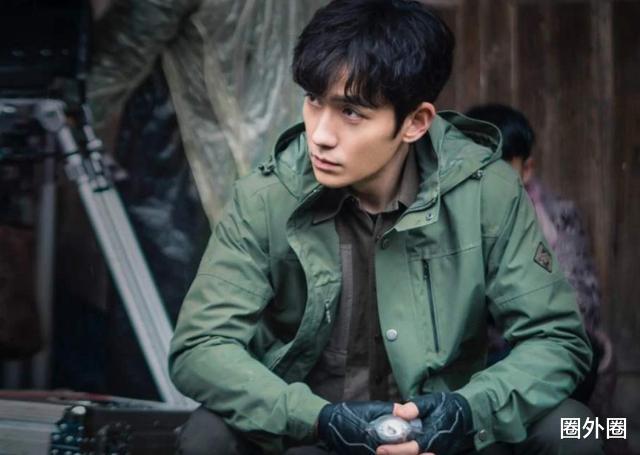 朱一龙|朱一龙面部凹陷，罗云熙瘦成“难民”，明星对自己“下手”太狠了