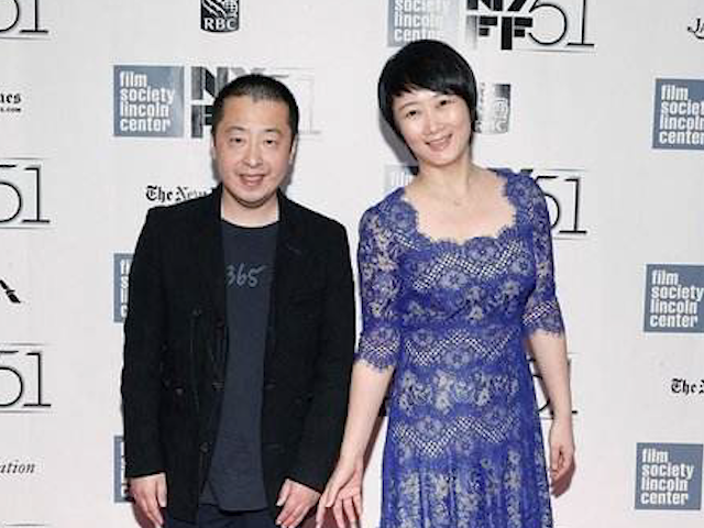 「贾樟柯」她为了让自己青春永驻，坚持20年不吃晚饭不生娃，今42岁老的像62岁