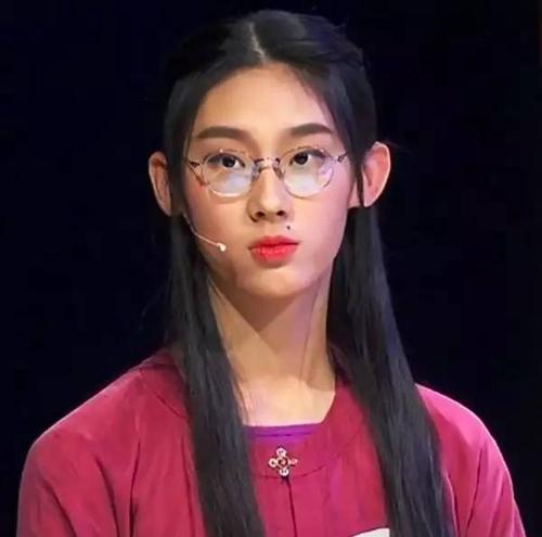 清华大学■清华学霸武亦姝还有印象吗？因颜值受到吐槽，清华生：我们心中的班花