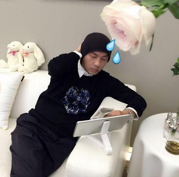 「」张卫健晒出自己的家，网友：夫妻俩都没孩子，家里缺少生气活力