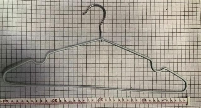 【】错一题打50下！小学生被情侣打到皮开肉绽，亲妈人在外地浑然不知