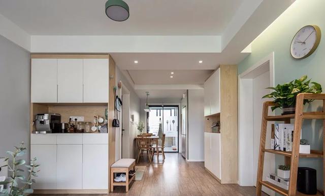 |82平方现代简约风装修案例,原木元素让家更温馨