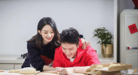 赵丽颖|刚曝和冯绍峰婚变，赵丽颖就攀上大导演？2人私下饭局照流出！