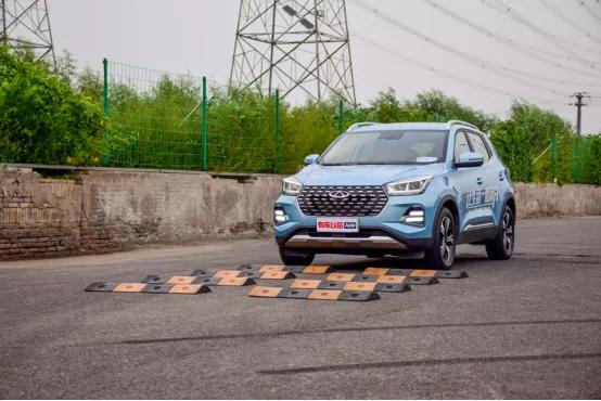 奇瑞瑞虎|瑞虎5x试驾：空间配置都很不错，开着平顺又舒适，很实在