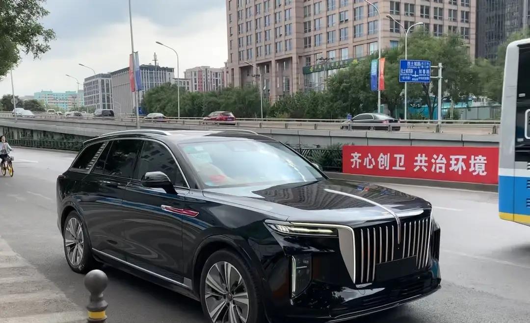 红旗|红旗E-HS9街头实拍，尺寸超宝马X7，续航超600km，或55万起