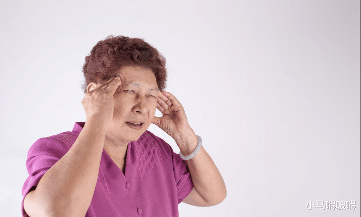 [肝脏]56岁男子，突发脑溢血，抢救后留下偏瘫，这东西再好喝，也尽量少碰