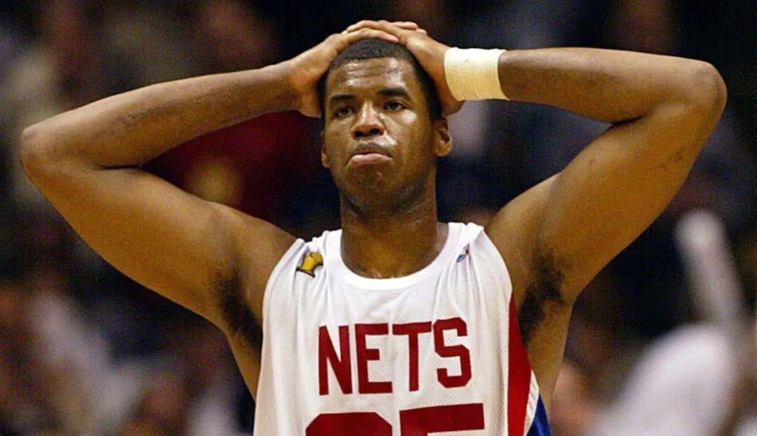 「科林斯」头疼，发烧，咳嗽！NBA又有人确诊阳性，他是第一个出柜的球员！