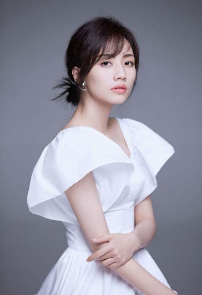 [快乐女声]她被称为最美“快女”，事业巅峰时退出乐坛，如今32岁却还是单身