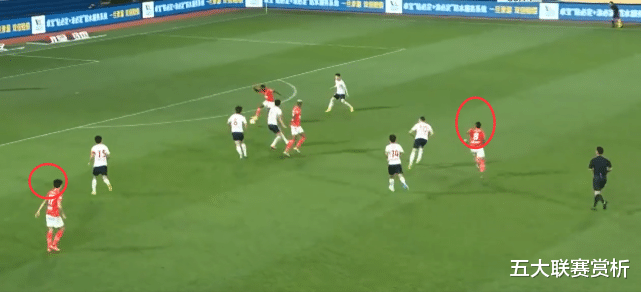 保利尼奥|费南多破门后，32岁保利尼奥给杨立瑜上课！球迷：这就是差距