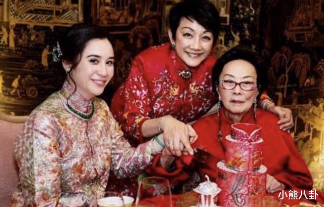 #赌王#香港第一阔太：戴了一辈子帝王绿，丧夫后把上亿家产变百亿，赌王四太看她都低头