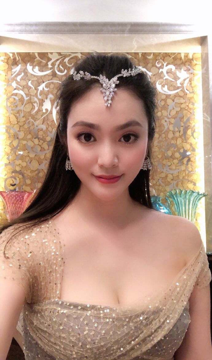 整容：有种“整容”叫魔仙女王减肥成功，土味气质全无，秒变欧美混血女王！