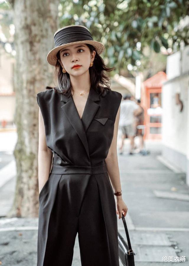 穿衣搭配|别不服，三木还真会穿，早秋的“职场穿搭三件宝”，每套都不简单