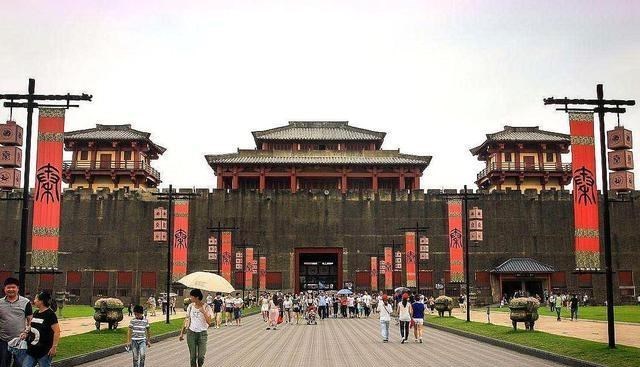 横店影视城■门票480一瓶水10元，景点全是人造，这个5A景区“不厚道”