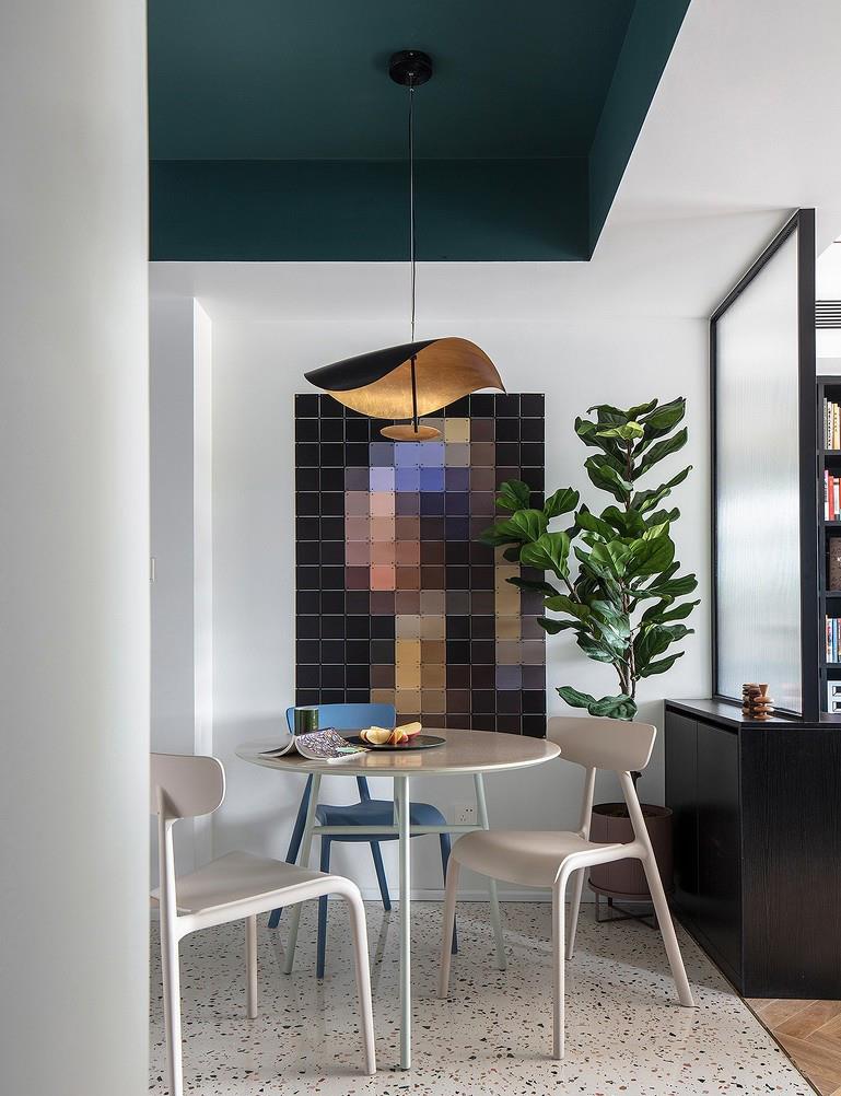 |她70㎡“去客厅化”之家,凭着书墙和庭院圈粉无数,网友:住不腻