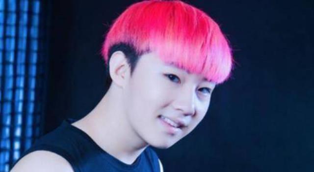 周杰伦|9岁搭档周杰伦春晚走红，父母卖房供他发展，今沦为路人活成这样