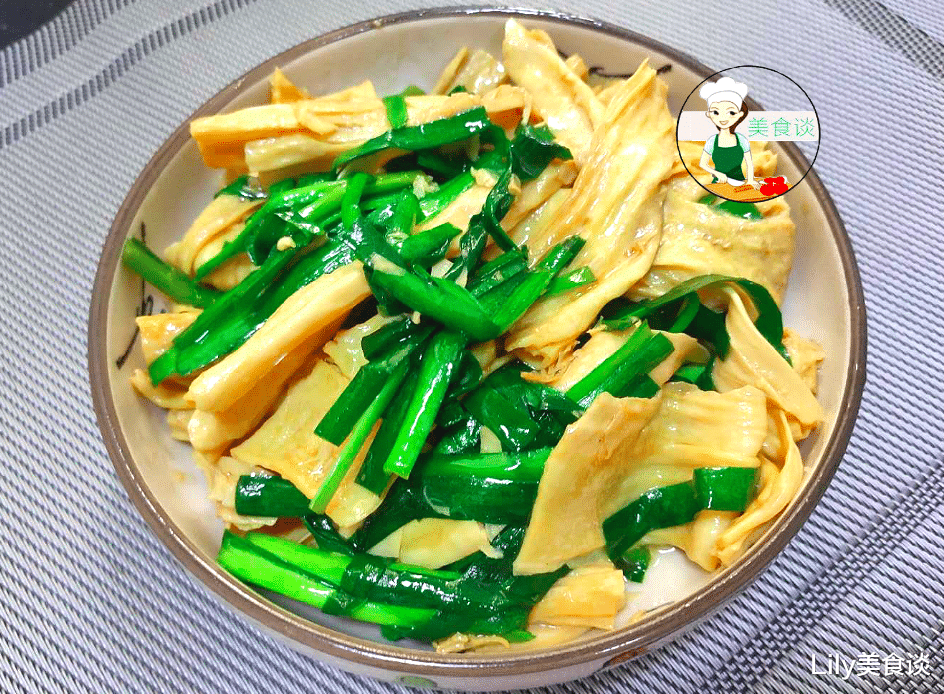 春天■春天，这两样素菜一起炒，不放肉也很鲜，每次1盘不够吃，太香了