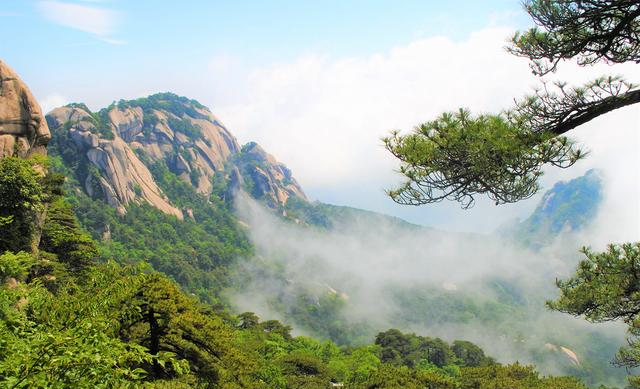 『天柱山』它是世界地质公园,5A景点,最高峰1488