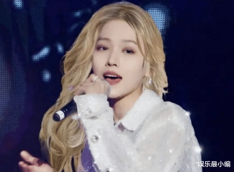 『短发』刘雨昕长发照被疯传,本以为短发最适合她,谁曾想长发才是颜值巅峰