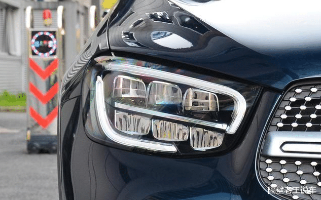 奔驰GLC@一年狂甩14万台，上市就成销冠，完胜奥迪Q5L，奔驰“黑武士”又成功了