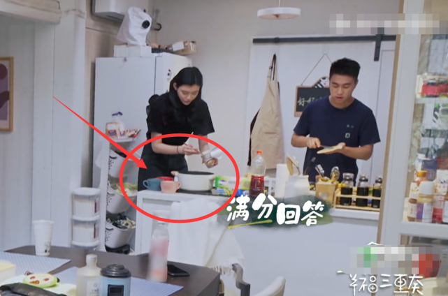 |奚梦瑶减肥上瘾,看清她吃面用的“碗”?我连吃5碗都不嫌多