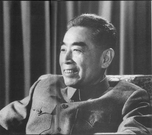 长征|长征途中周恩来患重病，军医都束手无策，一农民说我来