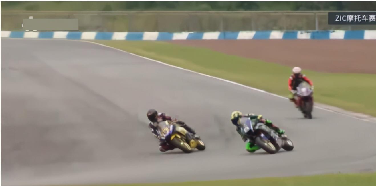 王一博|王一博事件反转？自己失误导致摔车，职业赛车手人设引质疑