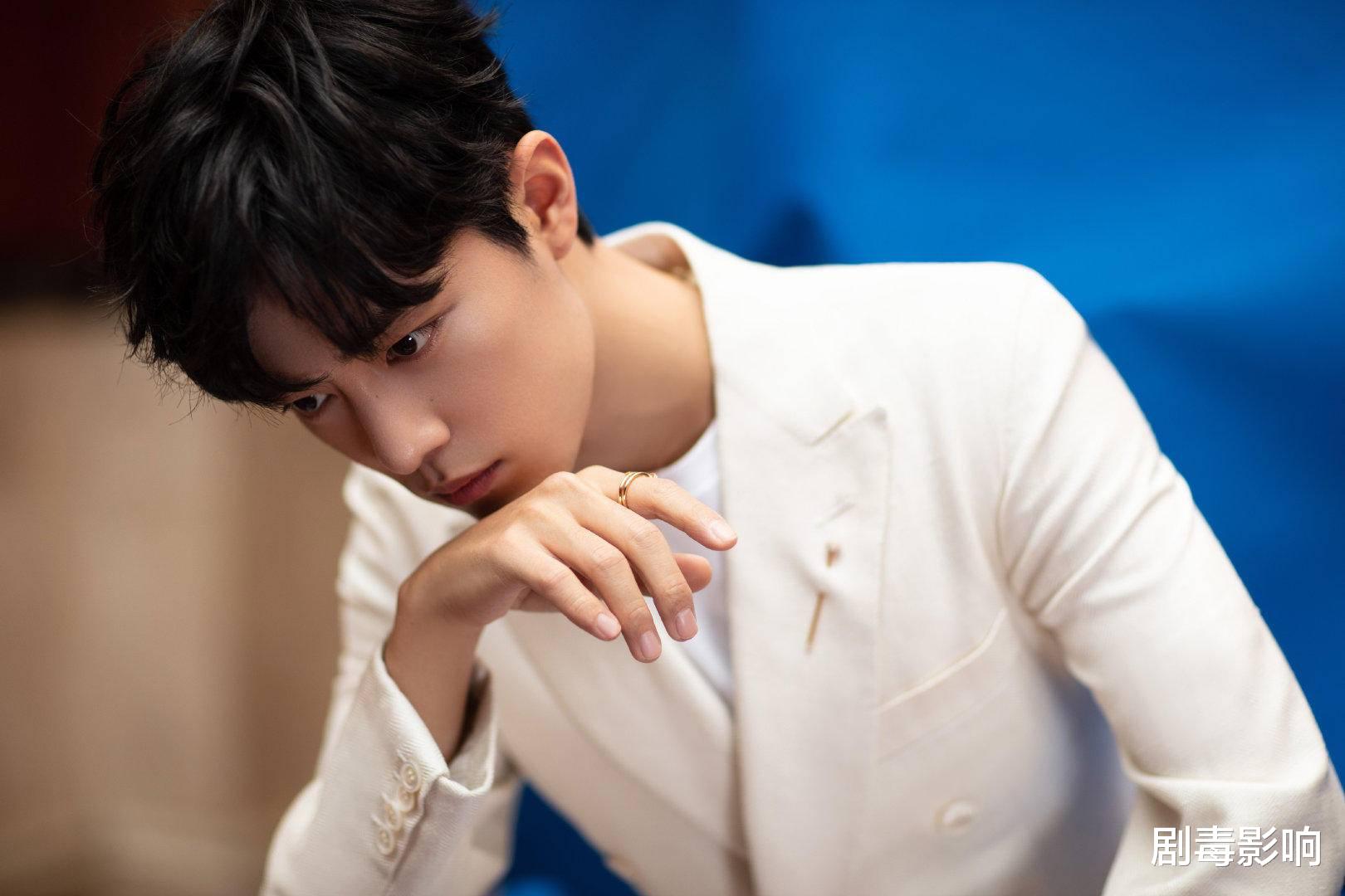 肖战|肖战8位大粉账号被封禁，官方出手整治饭圈，理智粉纷纷留言支持