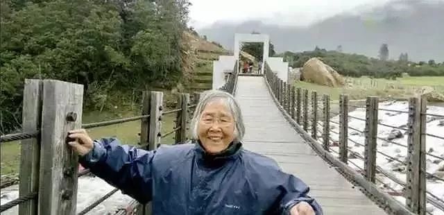 骑行|84岁老太太骑行5000km进藏，5130米雪山，她嫌太矮了