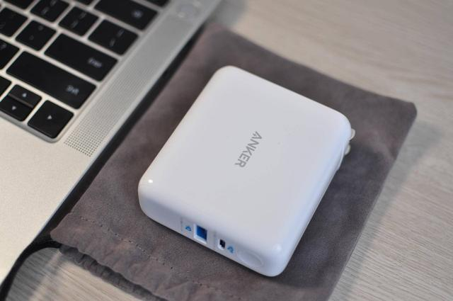 充电宝|Anker超极充二代，化解尴尬精简出行