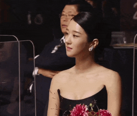 徐睿知|徐睿知成为釜山国际影展红毯焦点，蚂蚁腰、筷子腿身材太不科学！