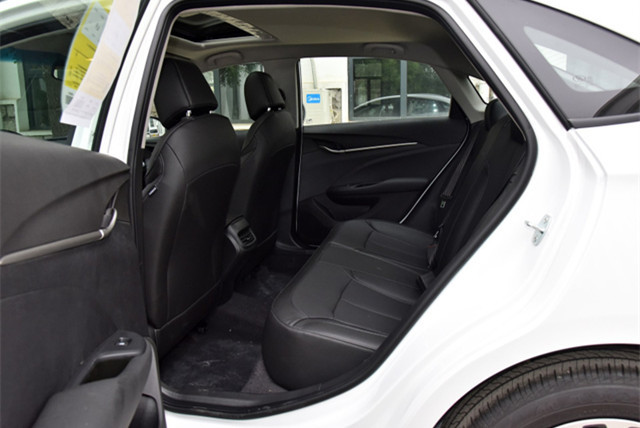 大众速腾|又一合资被“封神”，30天狂甩29704辆，速腾、宝来都输给它