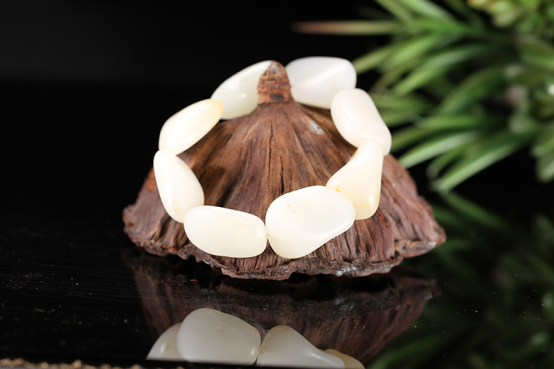 和田玉籽料|和田玉籽料竟然比成品更贵，凭什么面粉比面包值钱？