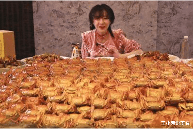 [螃蟹]大胃王mini挑战密子君，试吃1500只螃蟹，结账时哭了：不管报销么