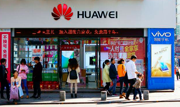 华为手机|华为手机也有“三六九等”，这3款手机即将过时，买错了肠子悔青